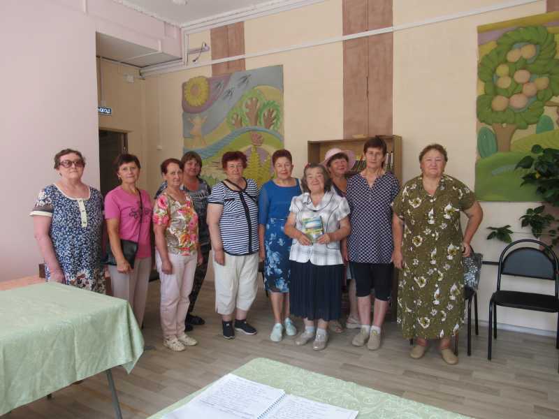 Поэзии чарующие звуки.